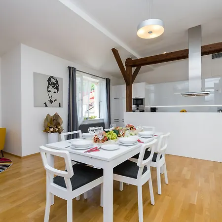 Empirent Park Apartment
